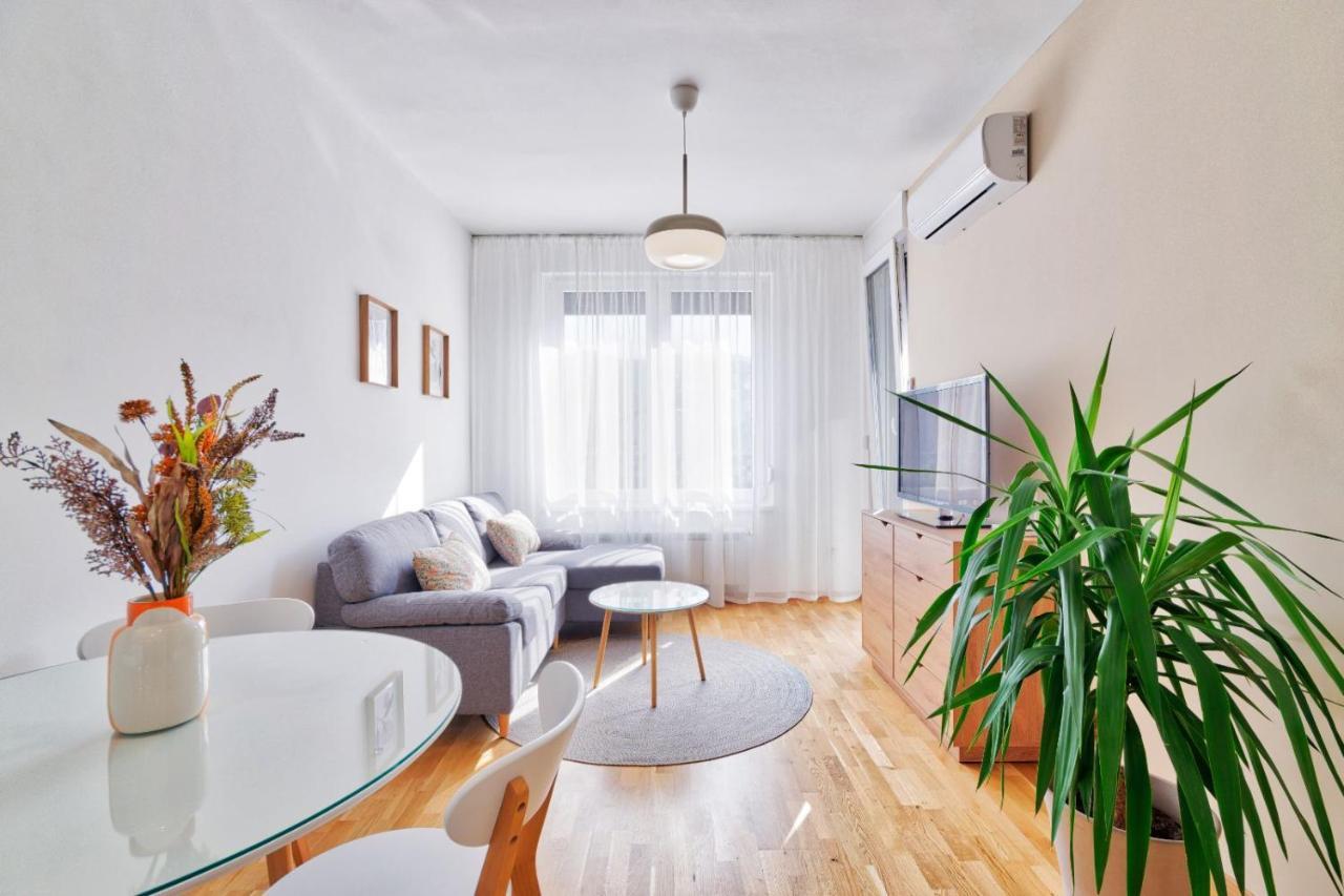 Goldenboy Apartments, بانيا لوكا المظهر الخارجي الصورة