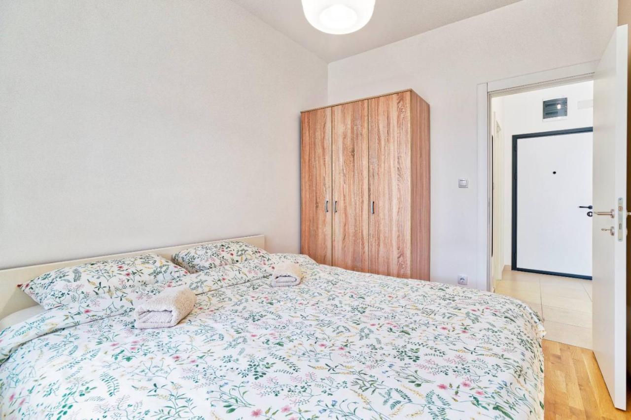 Goldenboy Apartments, بانيا لوكا المظهر الخارجي الصورة