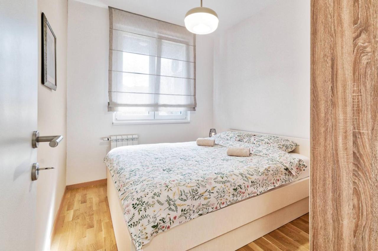 Goldenboy Apartments, بانيا لوكا المظهر الخارجي الصورة